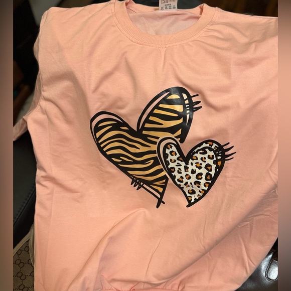 “2 Hearts As 1” Peach Long Sleeve Graphic Tee – Animal Print Hearts, Size M - Picture 3 of 3